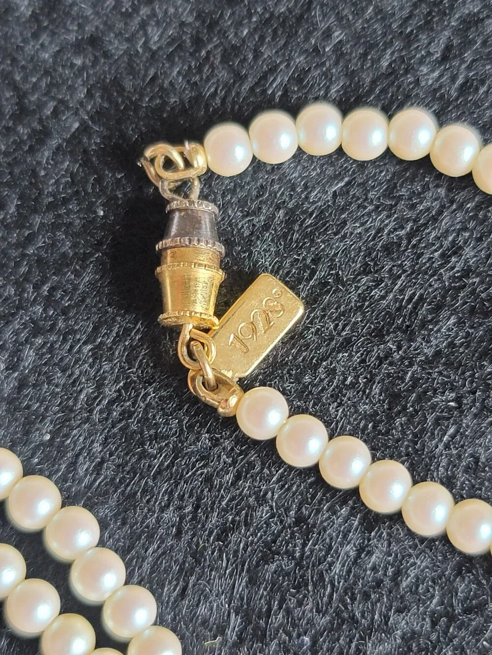 1928 Necklace Faux Pearls, Magnifying Glass Pendant, Porcelain Roses -Estate Vtg